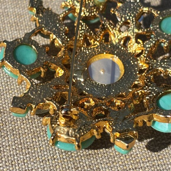 Vintage Inspired Faceted Faux Turquoise Pearl Green Burst Gold Tone Brooch - Picture 8 of 9